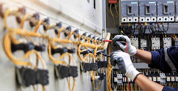 Professional Electrician technician working in Glasgow, OR